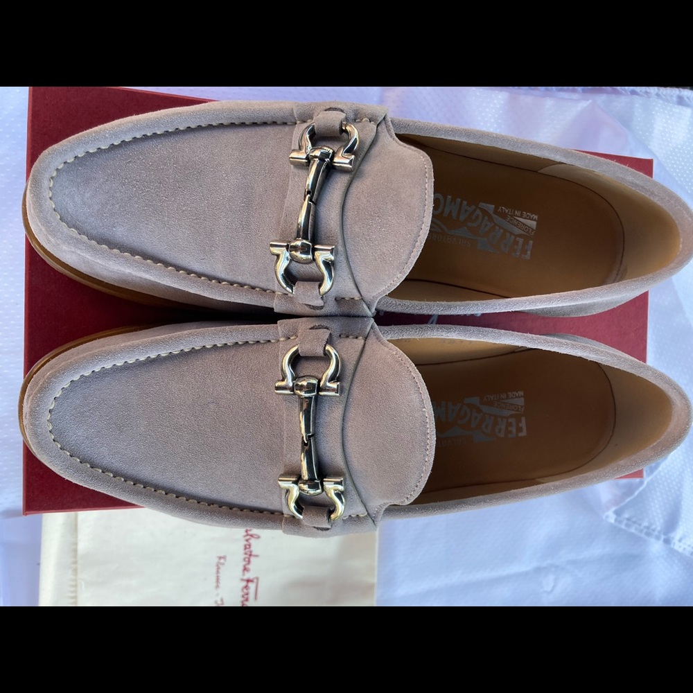 Women’s Ferragamo Grey Buc Suede Calf Size 8.5 B classic Loafer
